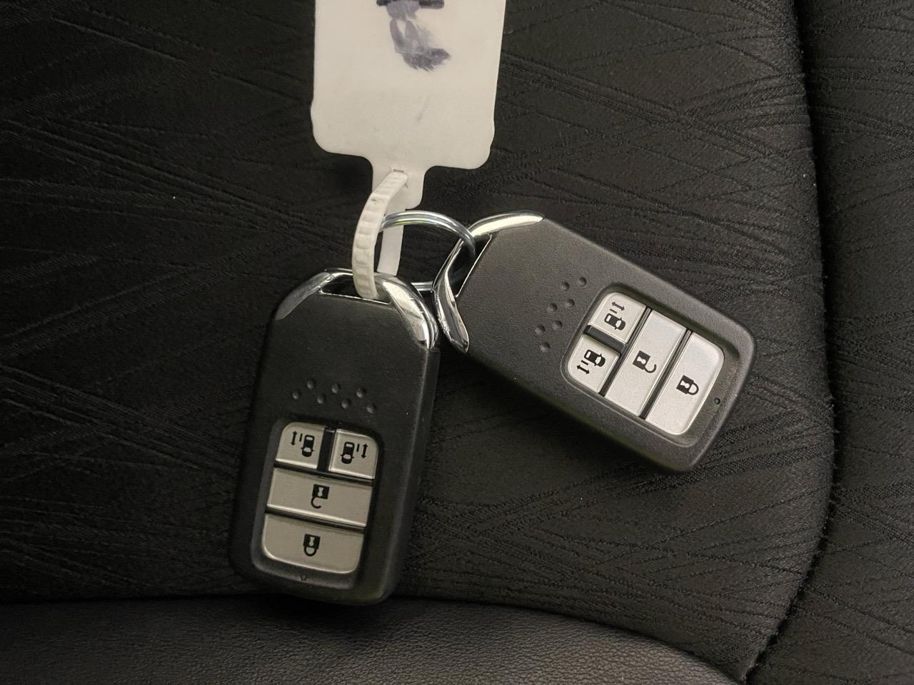 2016 Honda Odyssey Absolute X Honda Sensing People Mover REVERSING CAMERA + CRUISE CONTROL + HONDA SENSING