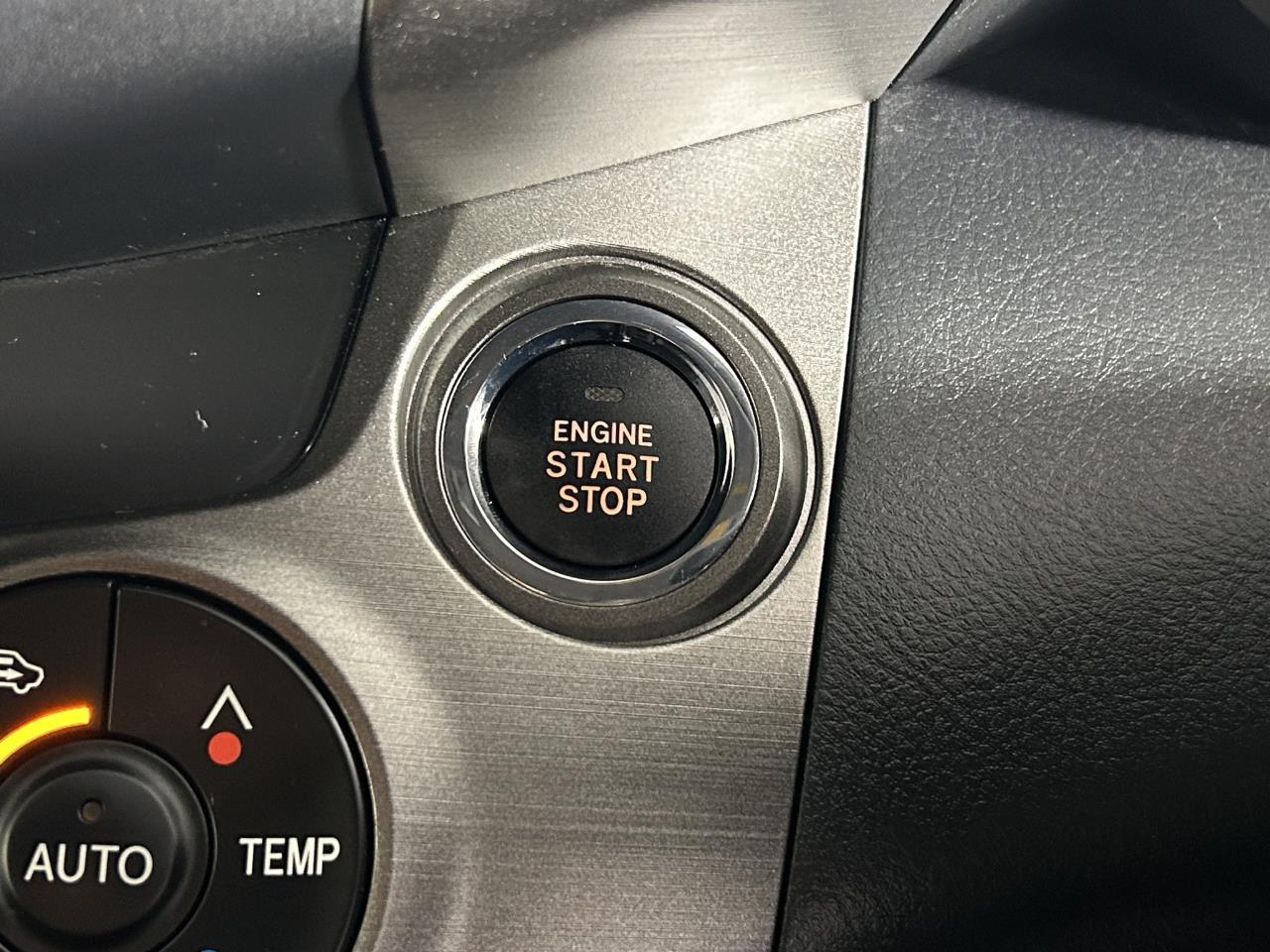 2013 Toyota Vanguard 240 S RV/SUV LOW KM + SMART KETY + REVERSING CAMERA