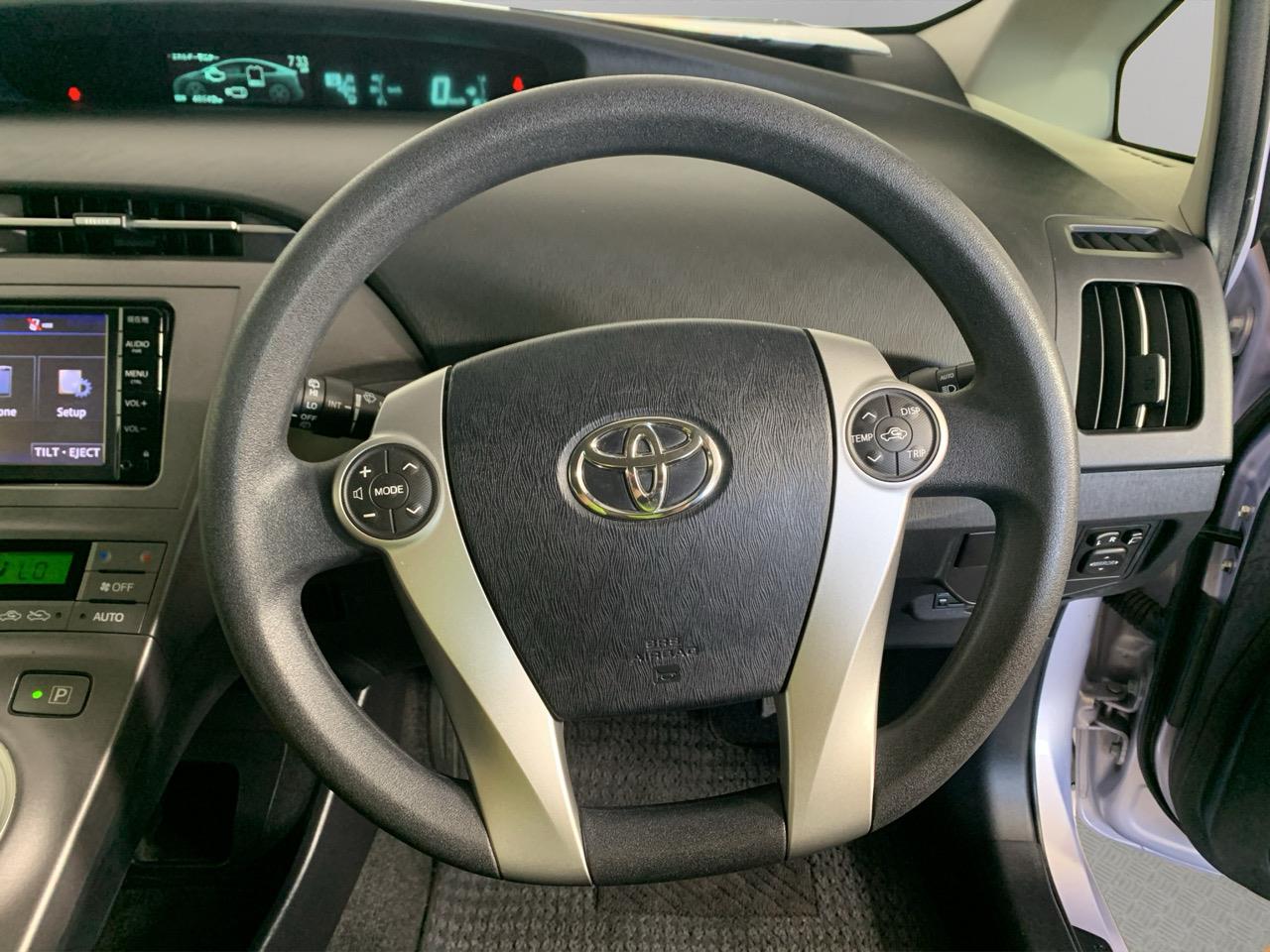 2015 Toyota Prius S Hatchback LOW KMS + PUSH BUTTON START + AUTO LIGHTS 