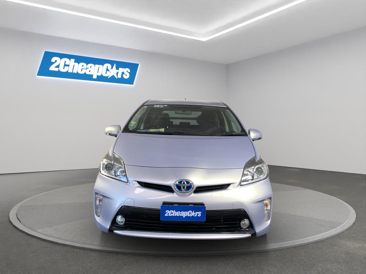 2015 Toyota Prius S Hatchback LOW KMS + PUSH BUTTON START + AUTO LIGHTS 