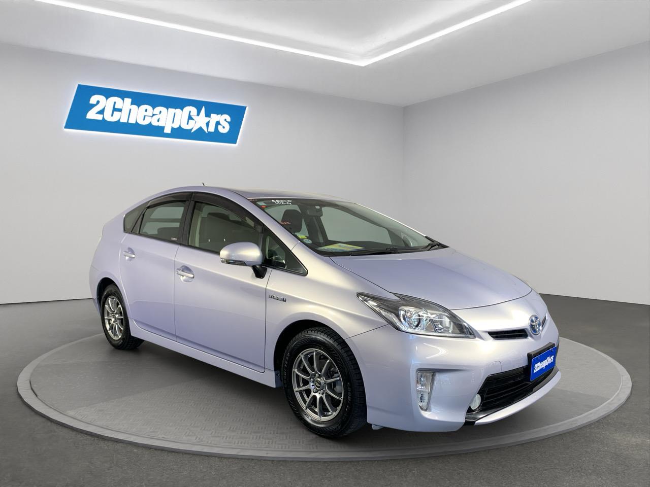 2015 Toyota Prius S Hatchback LOW KMS + PUSH BUTTON START + AUTO LIGHTS 