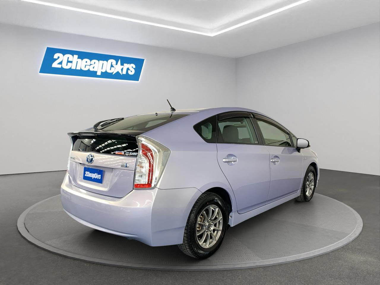 2015 Toyota Prius S Hatchback LOW KMS + PUSH BUTTON START + AUTO LIGHTS 