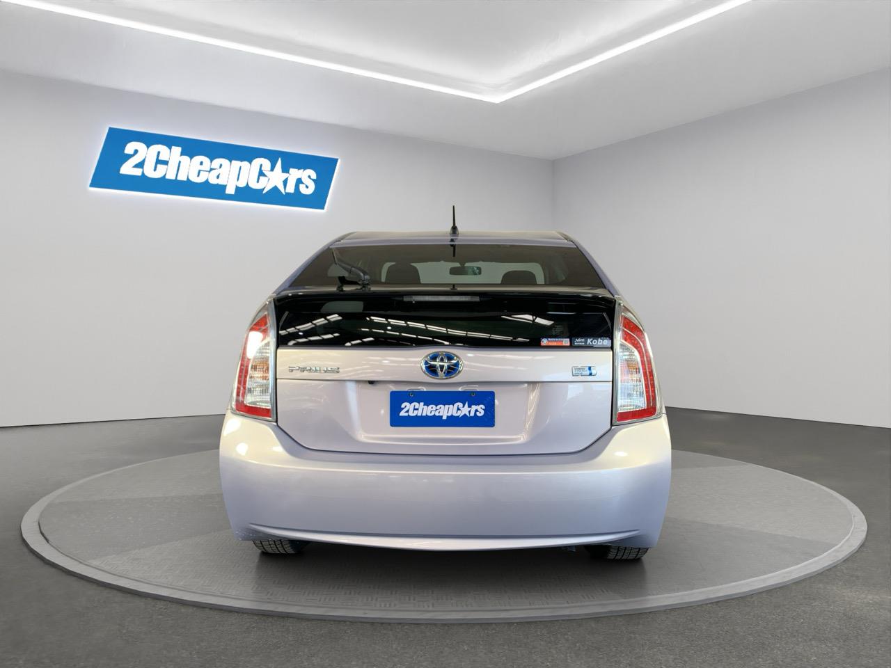 2015 Toyota Prius S Hatchback LOW KMS + PUSH BUTTON START + AUTO LIGHTS 