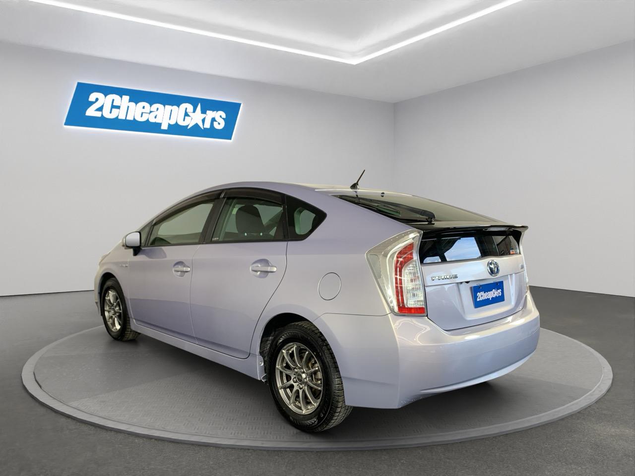 2015 Toyota Prius S Hatchback LOW KMS + PUSH BUTTON START + AUTO LIGHTS 