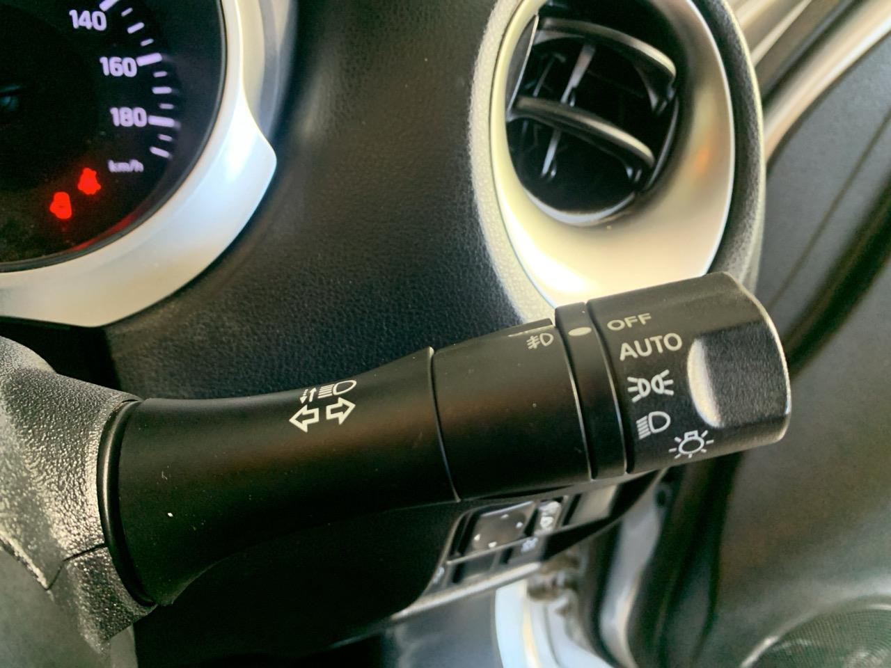 2014 Nissan Juke 15 RX TYPE V RV/SUV LOW KMS + AUTO LIGHTS + REVERSING CAMERA