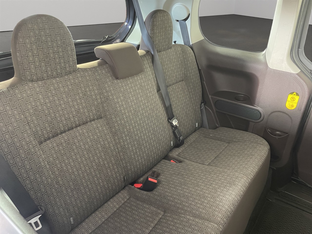 2014 Toyota SPADE X Hatchback POWER SLIDING DOOR + SMART KEY + REVERSING CAMERA