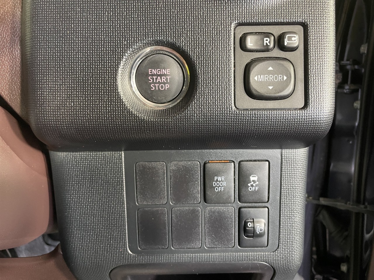 2014 Toyota SPADE X Hatchback POWER SLIDING DOOR + SMART KEY + REVERSING CAMERA