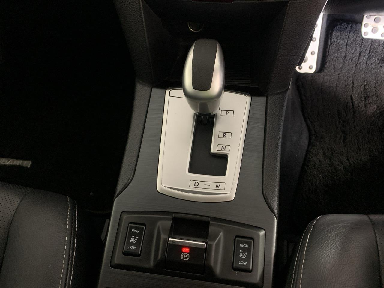 2012 Subaru Outback 2.5i 4WD Station Wagon AWD + POWER ADJUSTMENT SEATS + HEATED SEATS