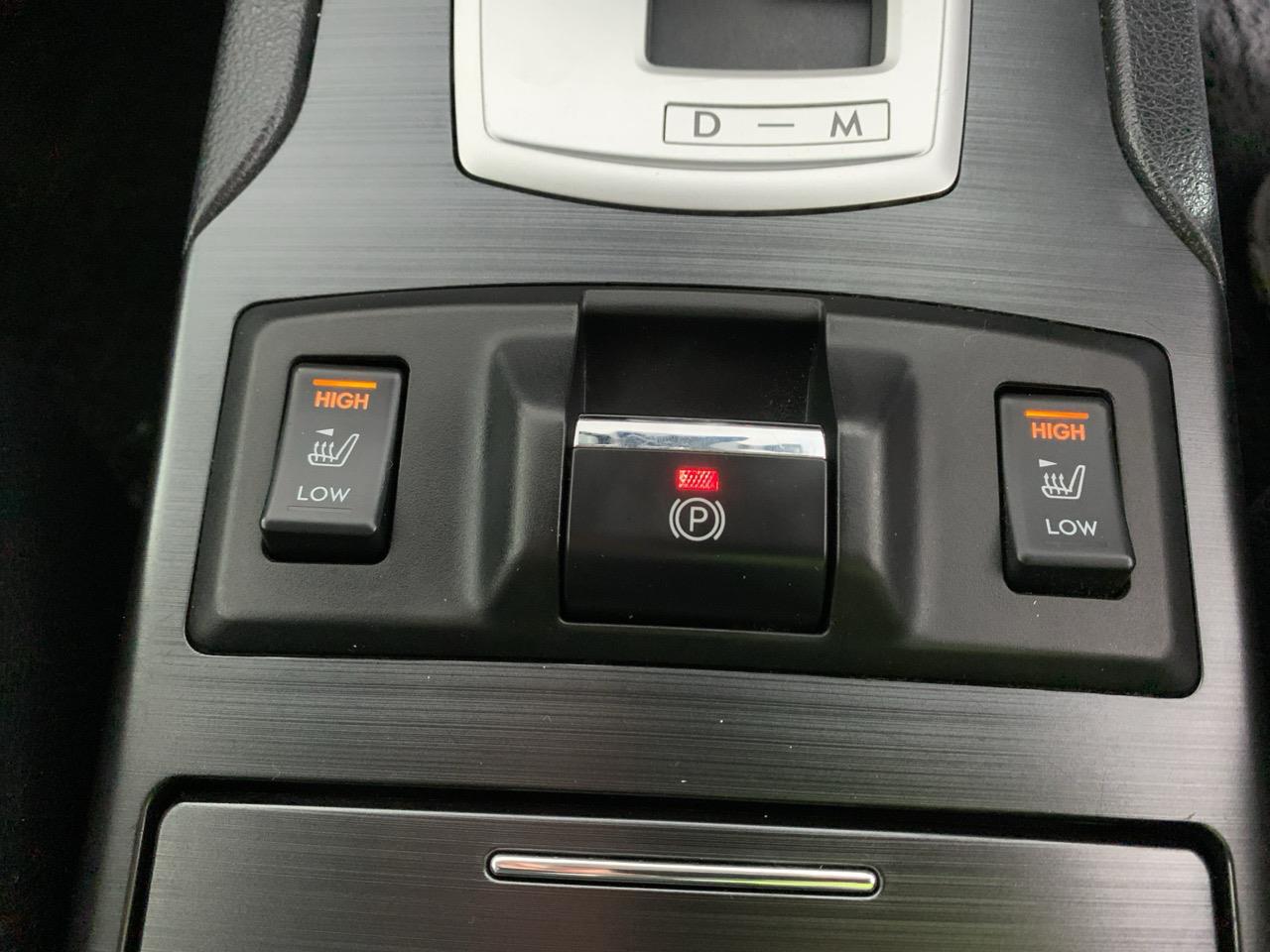 2012 Subaru Outback 2.5i 4WD Station Wagon AWD + POWER ADJUSTMENT SEATS + HEATED SEATS