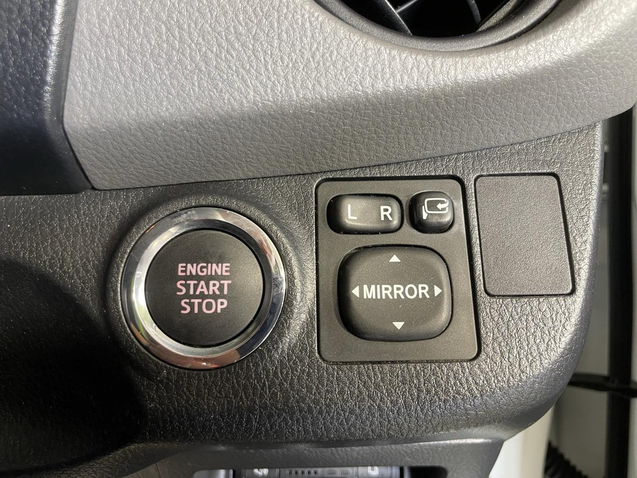 2015 Toyota Vitz Yaris F Hatchback LOW KM + REVERSING CAMERA + PUSH START