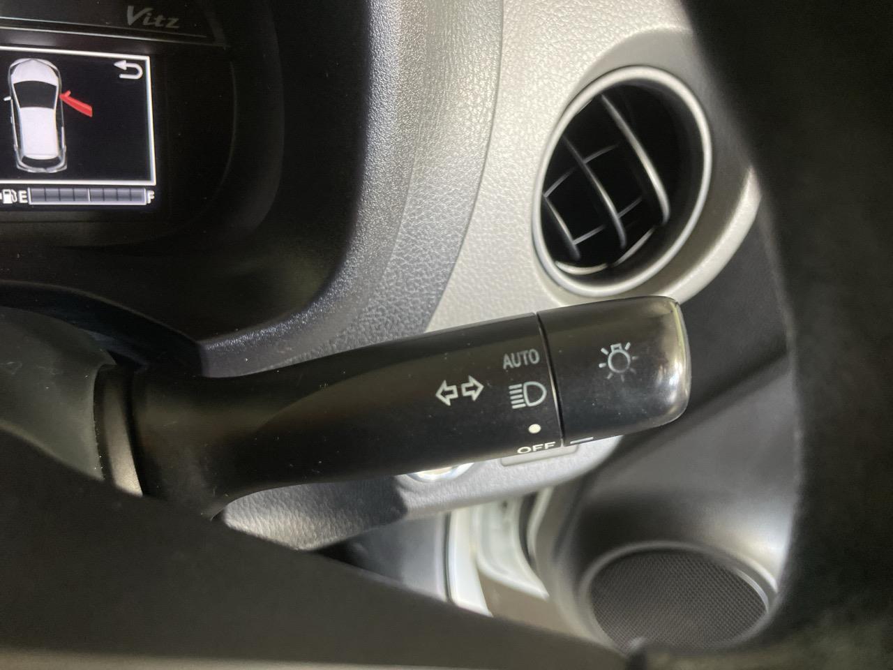 2015 Toyota Vitz Yaris F Hatchback LOW KM + REVERSING CAMERA + PUSH START