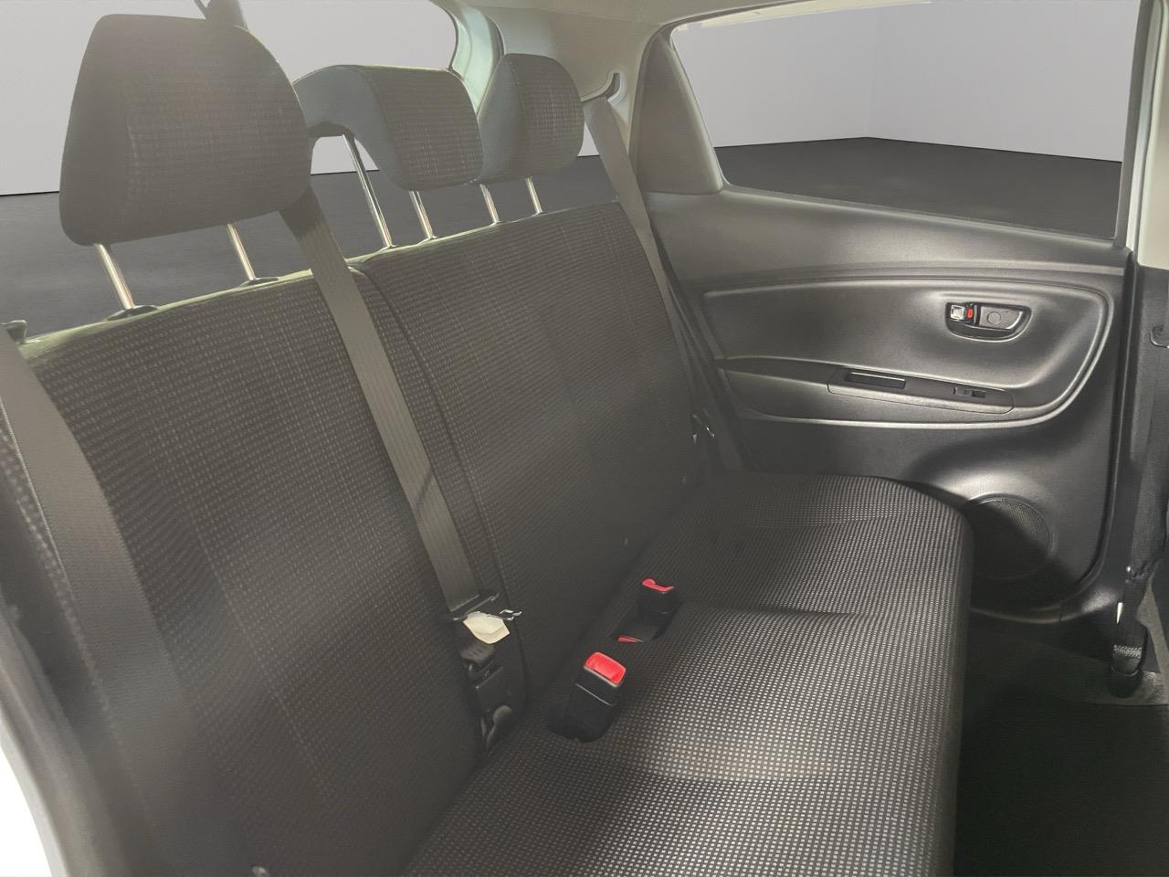 2015 Toyota Vitz Yaris F Hatchback LOW KM + REVERSING CAMERA + PUSH START