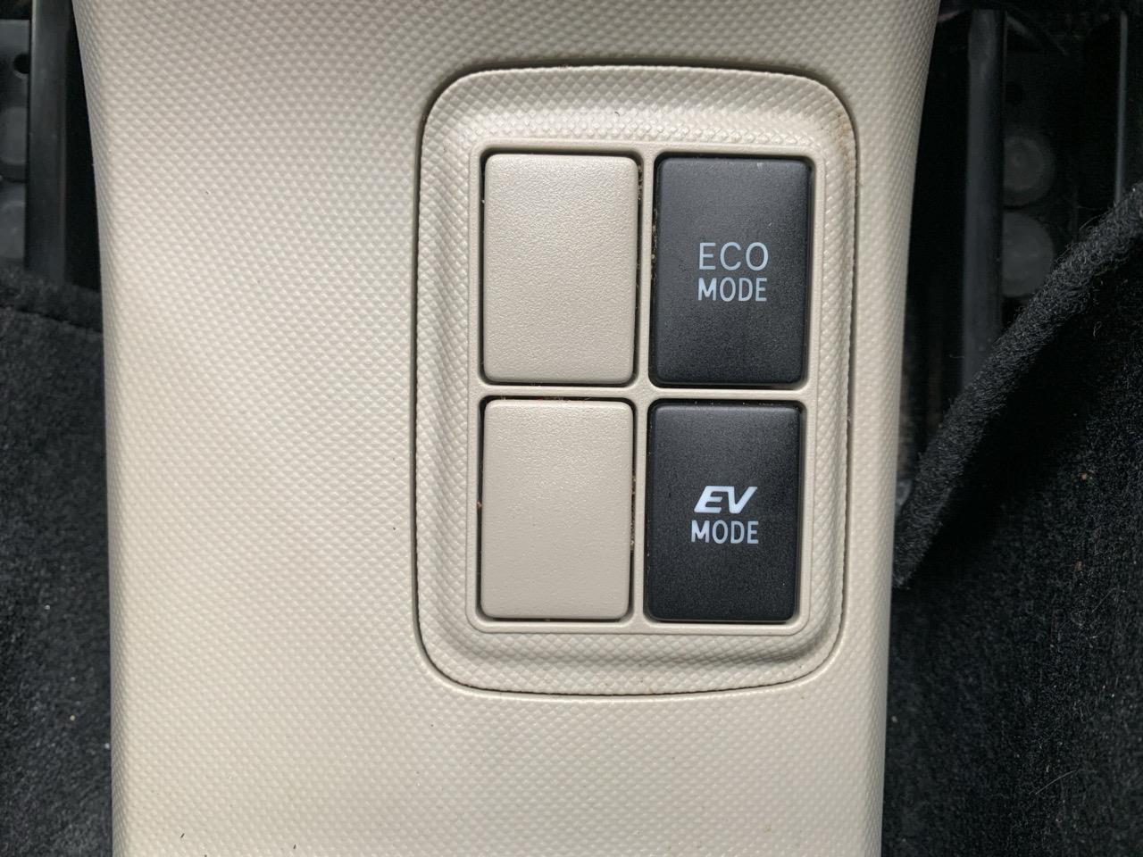 2012 Toyota Aqua S Hatchback REVERSING CAMERA + PUSH BUTTON START + AUTO LIGHTS