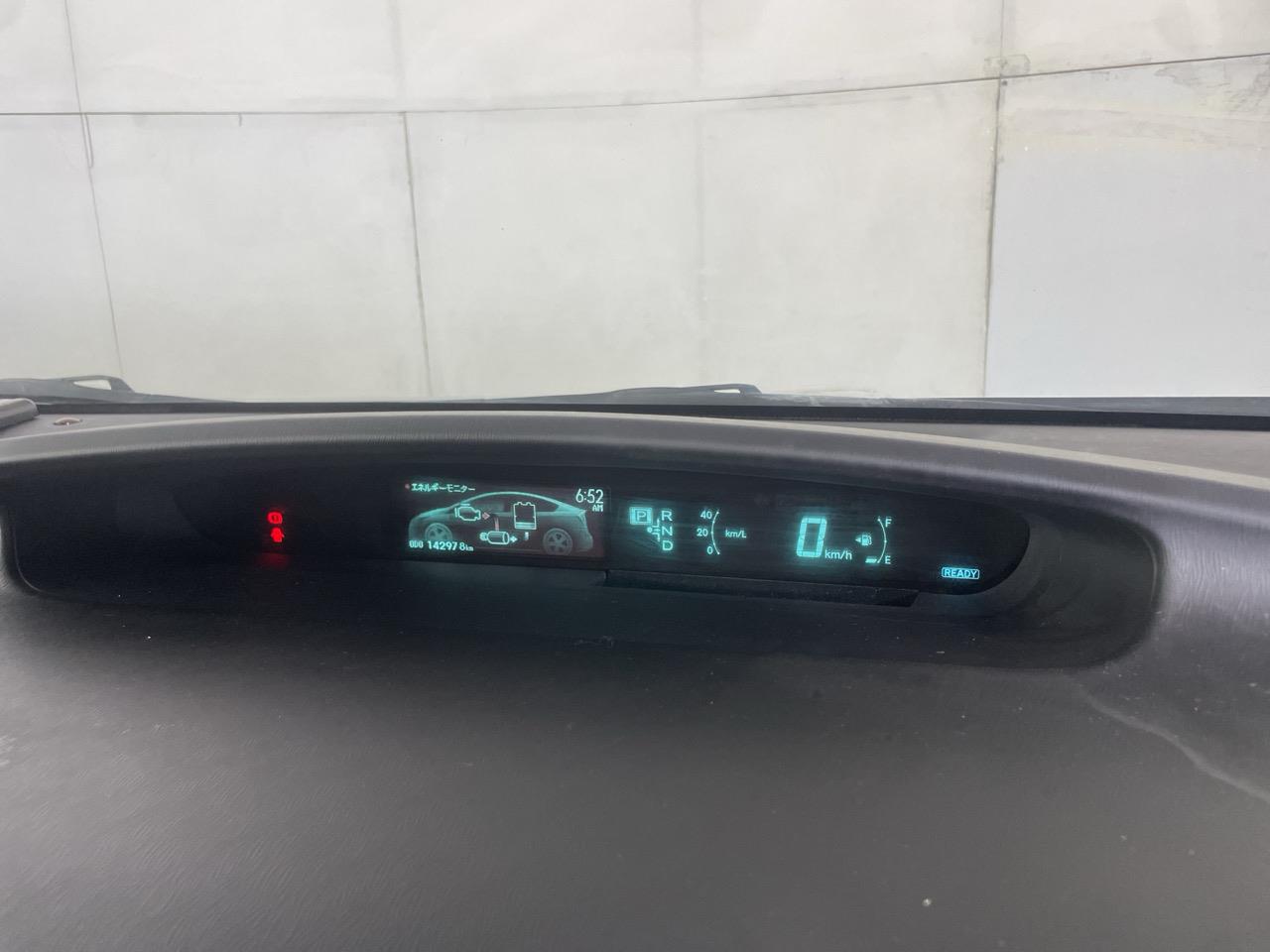 2013 Toyota Prius S Hatchback REVERSING CAMERA + AUTO LIGHTS + PUSH START