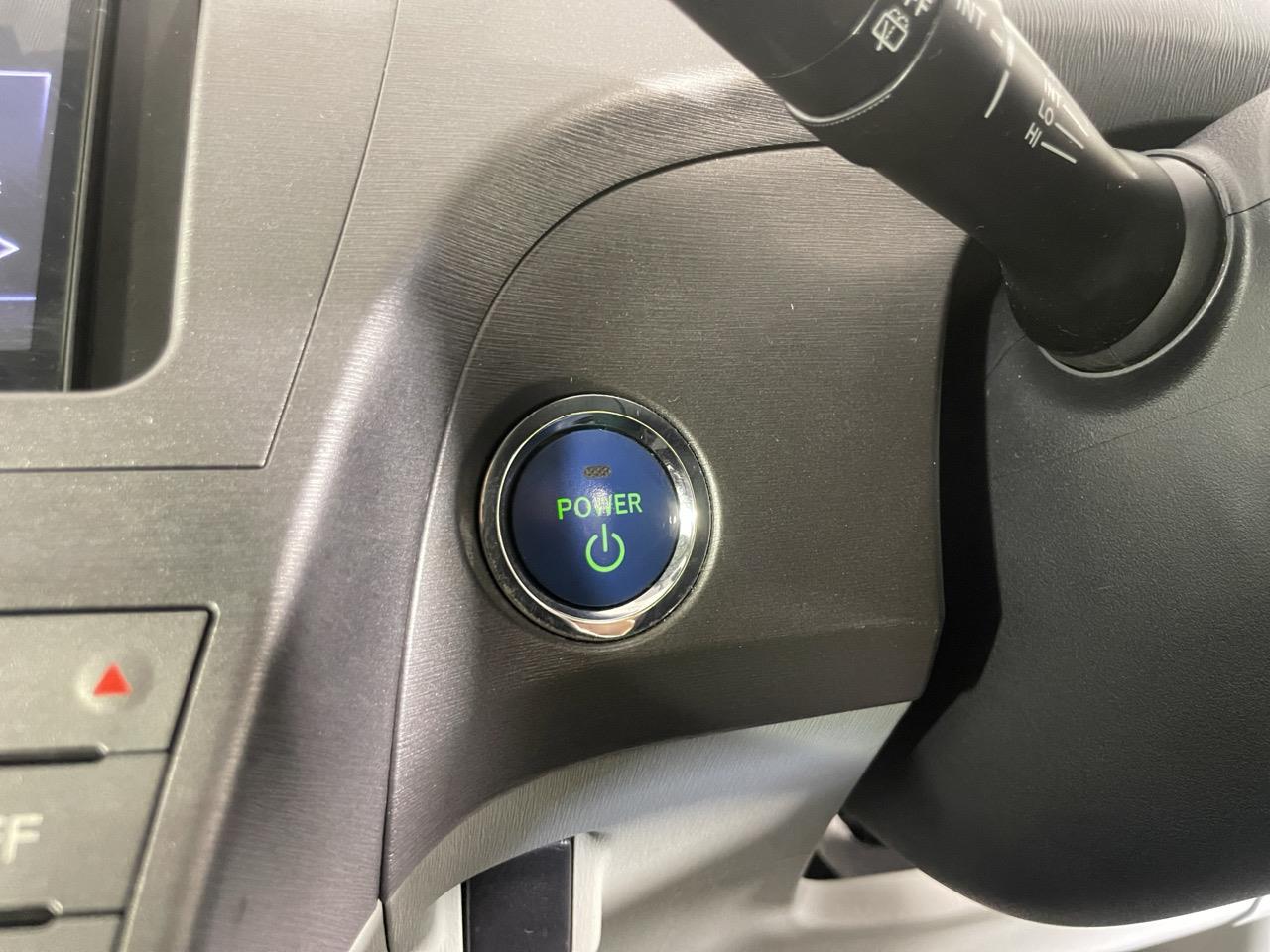 2013 Toyota Prius S Hatchback REVERSING CAMERA + AUTO LIGHTS + PUSH START