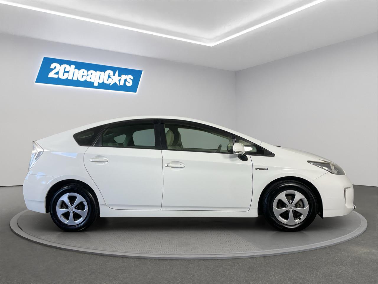 2013 Toyota Prius S Hatchback REVERSING CAMERA + AUTO LIGHTS + PUSH START