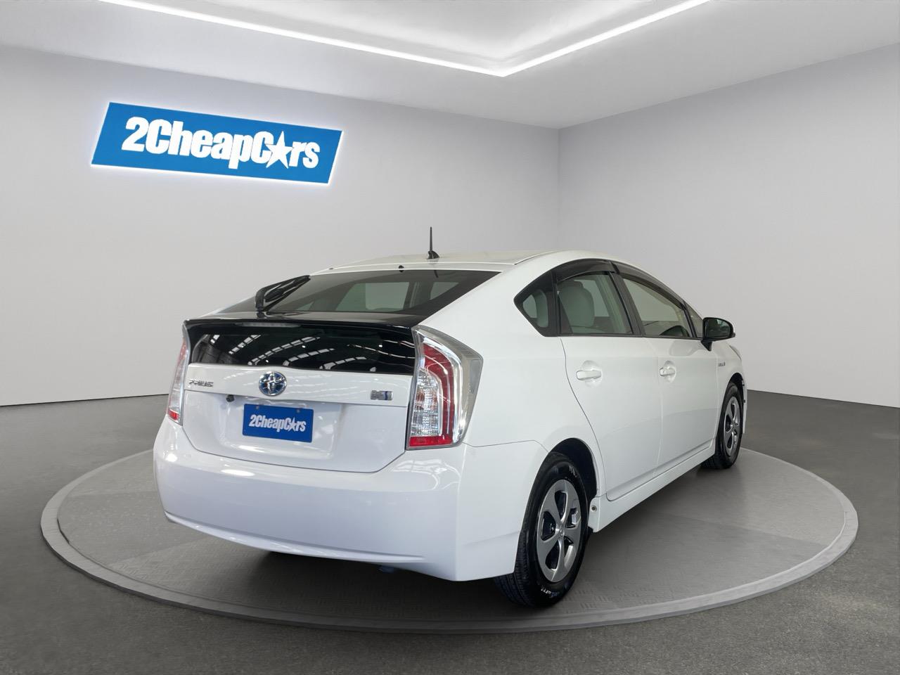 2013 Toyota Prius S Hatchback REVERSING CAMERA + AUTO LIGHTS + PUSH START