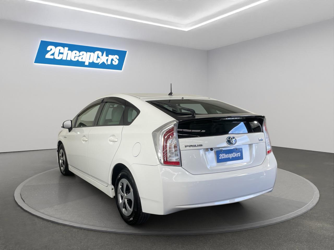 2013 Toyota Prius S Hatchback REVERSING CAMERA + AUTO LIGHTS + PUSH START
