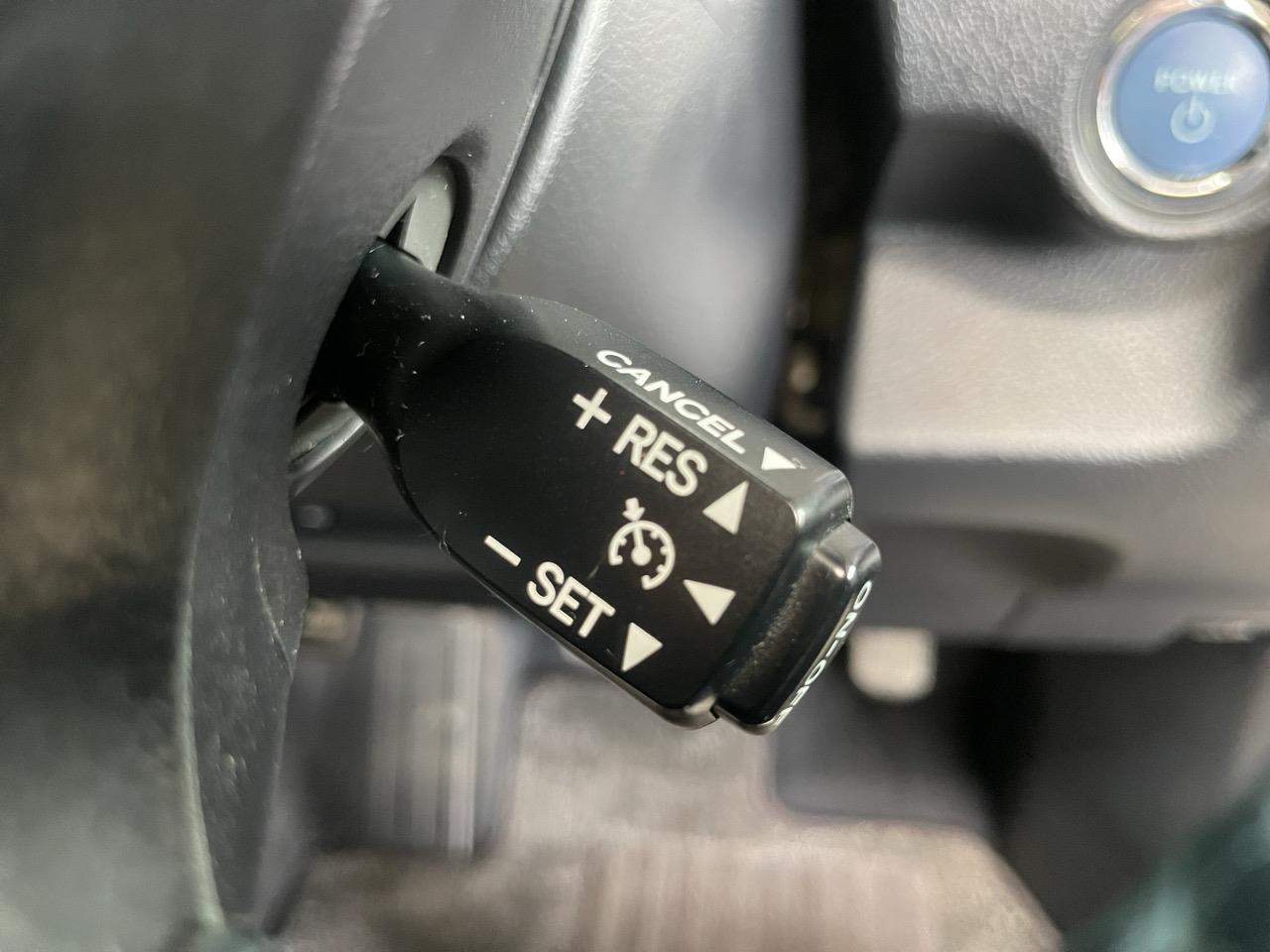 2013 Toyota Camry HYBRID G Sedan CRUISE CONTROL + REVERSING CAMERA + AUTO LIGHTS