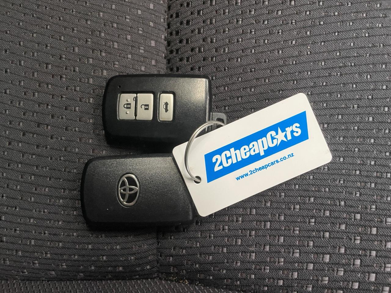 2013 Toyota Camry HYBRID G Sedan CRUISE CONTROL + REVERSING CAMERA + AUTO LIGHTS