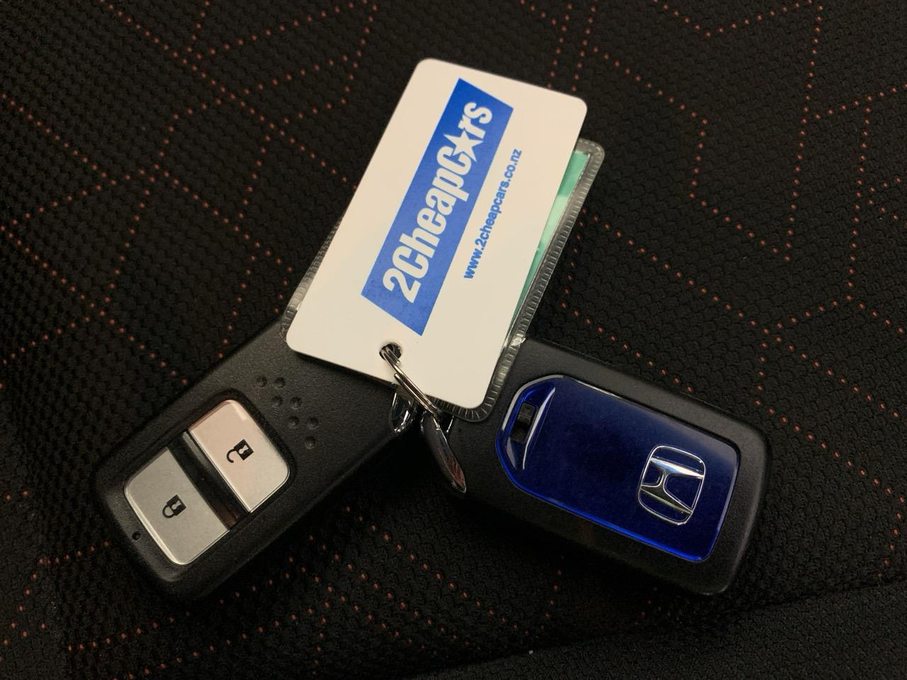 2015 Honda Fit Jazz Hybrid New Shape Hatchback LOW KMS + REVERSING CAMERA + AUTO LIGHTS