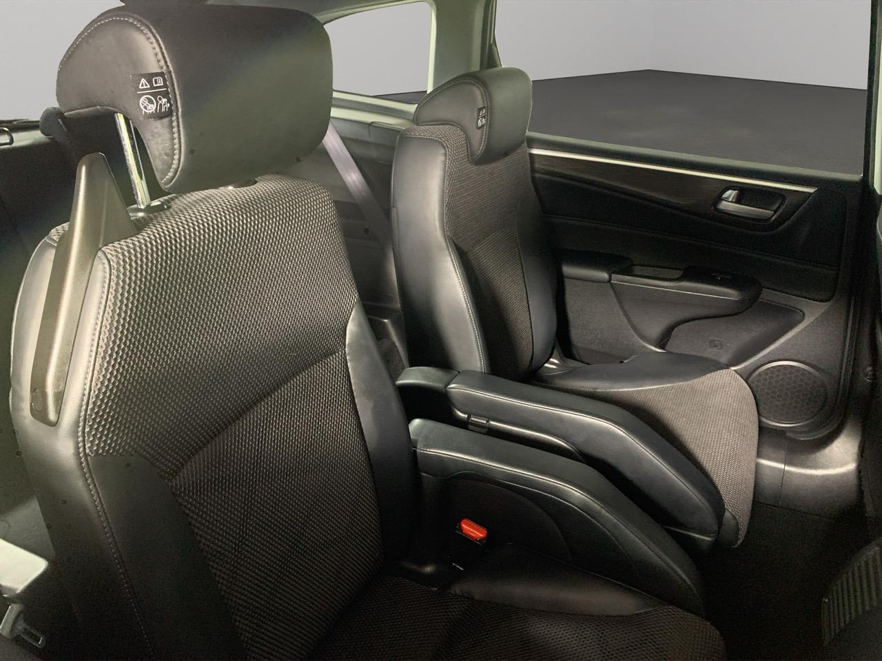 2015 Honda JADE HYBRID People Mover REVESING CAMERA + PUSH SRART + AUTO LIGHTS