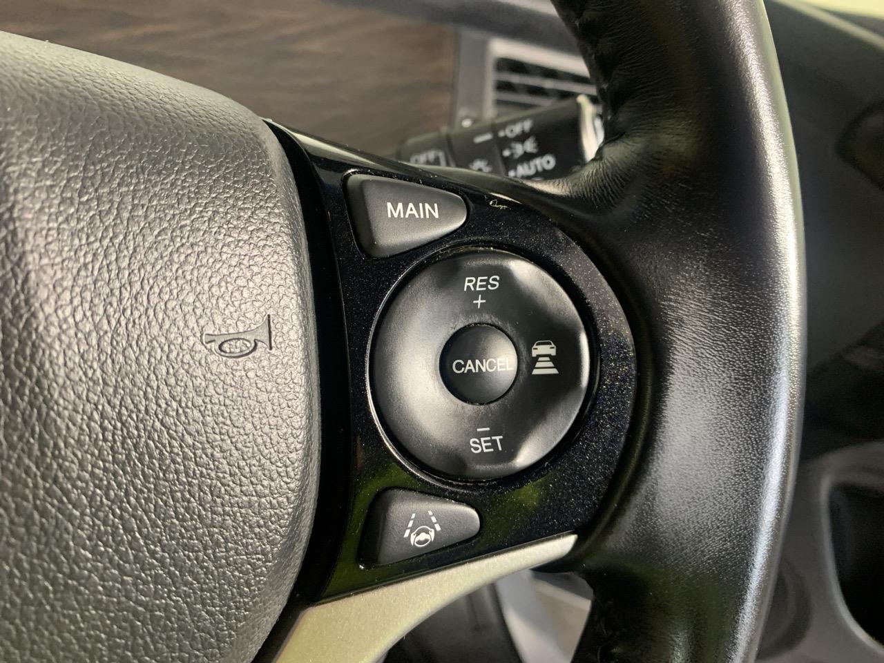 2015 Honda JADE HYBRID Z People Mover CRUISE CONTROL + PUSH START + REVERSING CAMERA