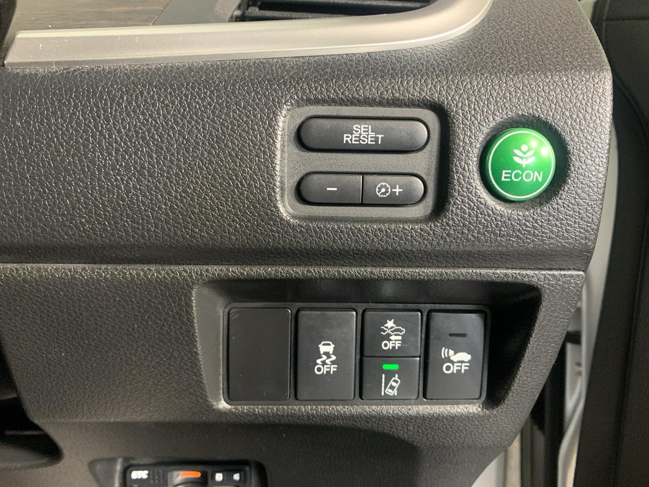 2015 Honda JADE HYBRID Z People Mover CRUISE CONTROL + PUSH START + REVERSING CAMERA