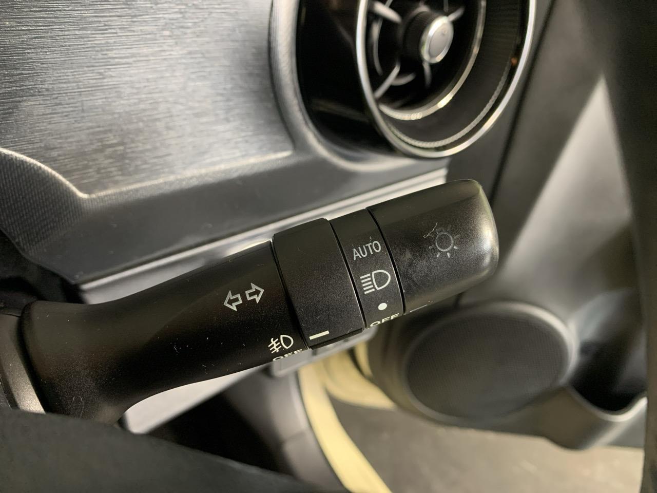 2017 Toyota Aqua Crossover Hatchback PUSH BUTTON START + AUTO LIGHTS 