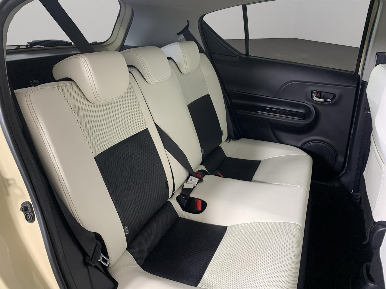 2017 Toyota Aqua Crossover Hatchback PUSH BUTTON START + AUTO LIGHTS 