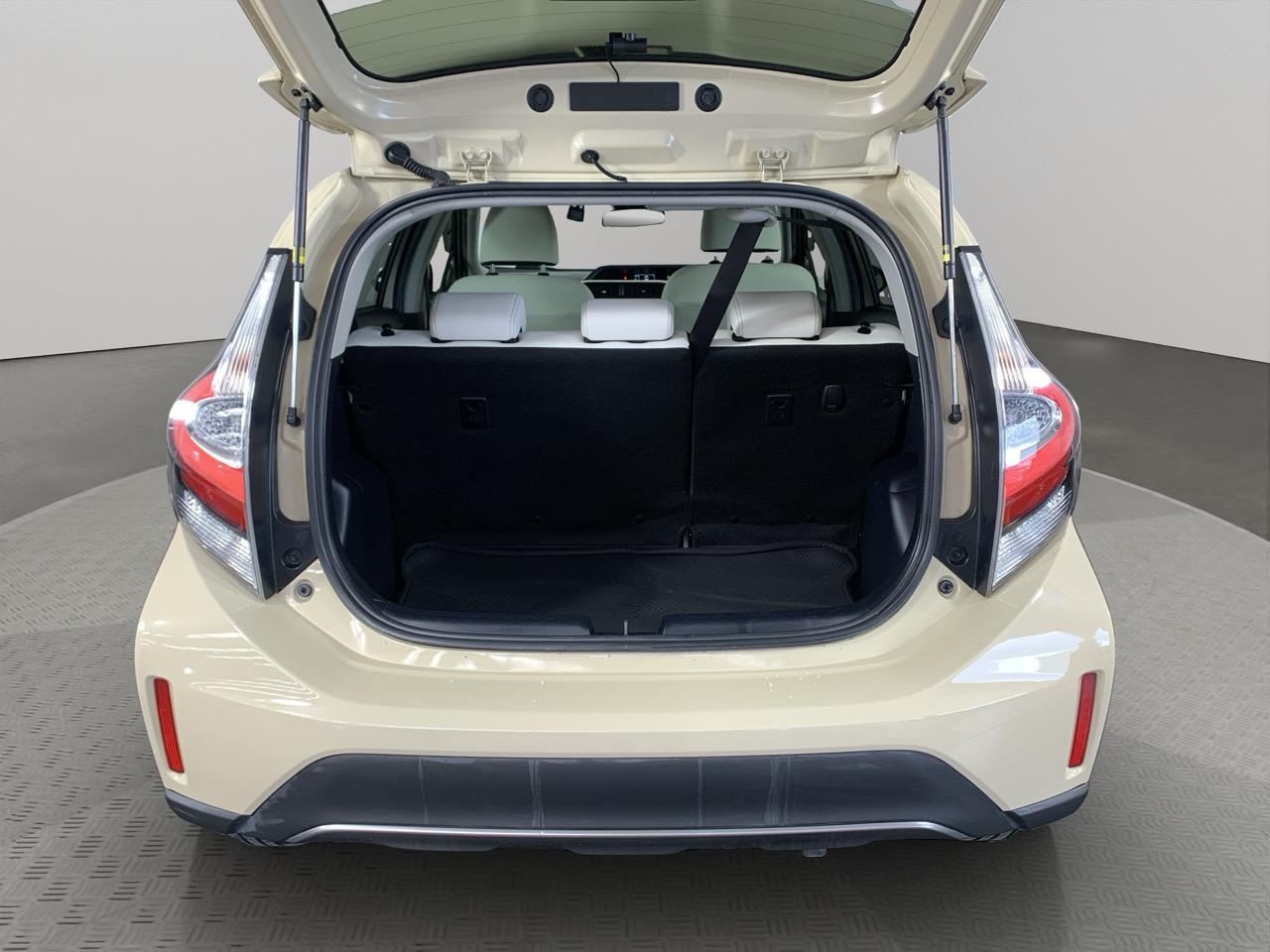 2017 Toyota Aqua Crossover Hatchback PUSH BUTTON START + AUTO LIGHTS 