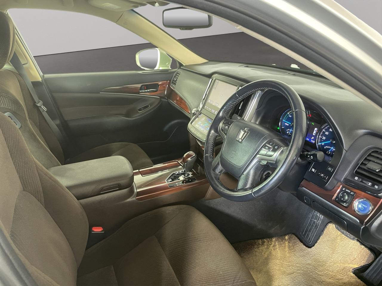 2014 Toyota Crown Hybrid Royal Saloon Sedan LOW KMS + 360 DEGREE CAMERA + CRUISE CONTROL