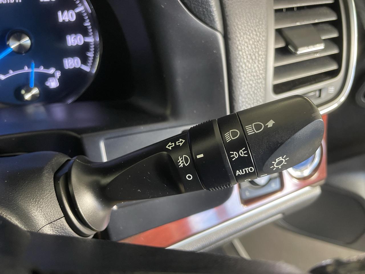 2014 Toyota Crown Hybrid Royal Saloon Sedan LOW KMS + 360 DEGREE CAMERA + CRUISE CONTROL