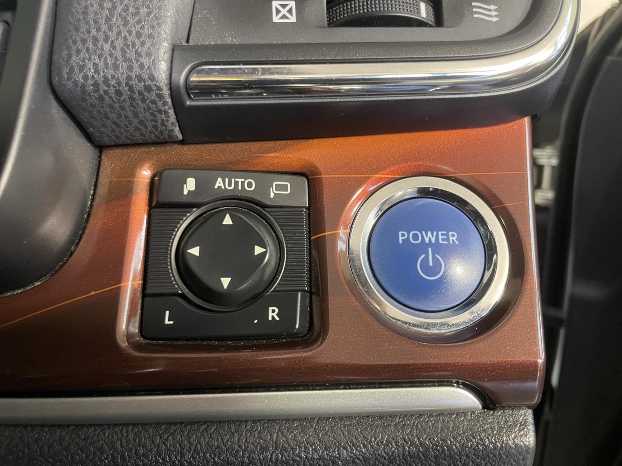 2014 Toyota Crown Hybrid Royal Saloon Sedan LOW KMS + 360 DEGREE CAMERA + CRUISE CONTROL