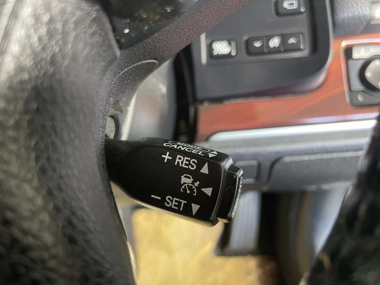 2014 Toyota Crown Hybrid Royal Saloon Sedan LOW KMS + 360 DEGREE CAMERA + CRUISE CONTROL