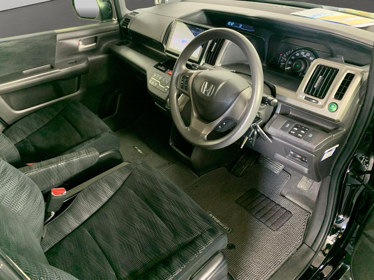 2013 Honda STEPWAGON  People Mover POWER SLIDING DOOR + REVERSING CAMERA