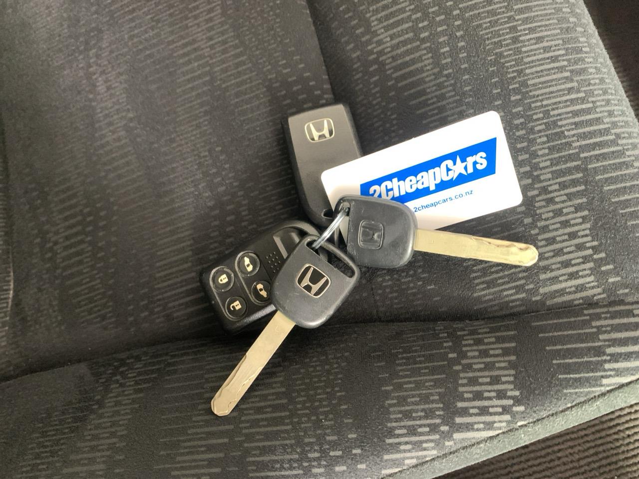 2013 Honda STEPWAGON  People Mover POWER SLIDING DOOR + REVERSING CAMERA