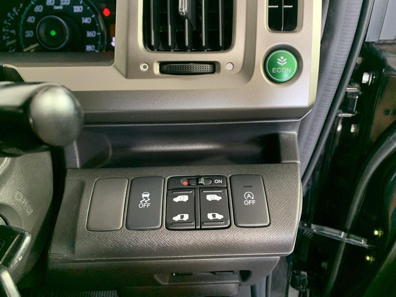 2013 Honda STEPWAGON  People Mover POWER SLIDING DOOR + REVERSING CAMERA