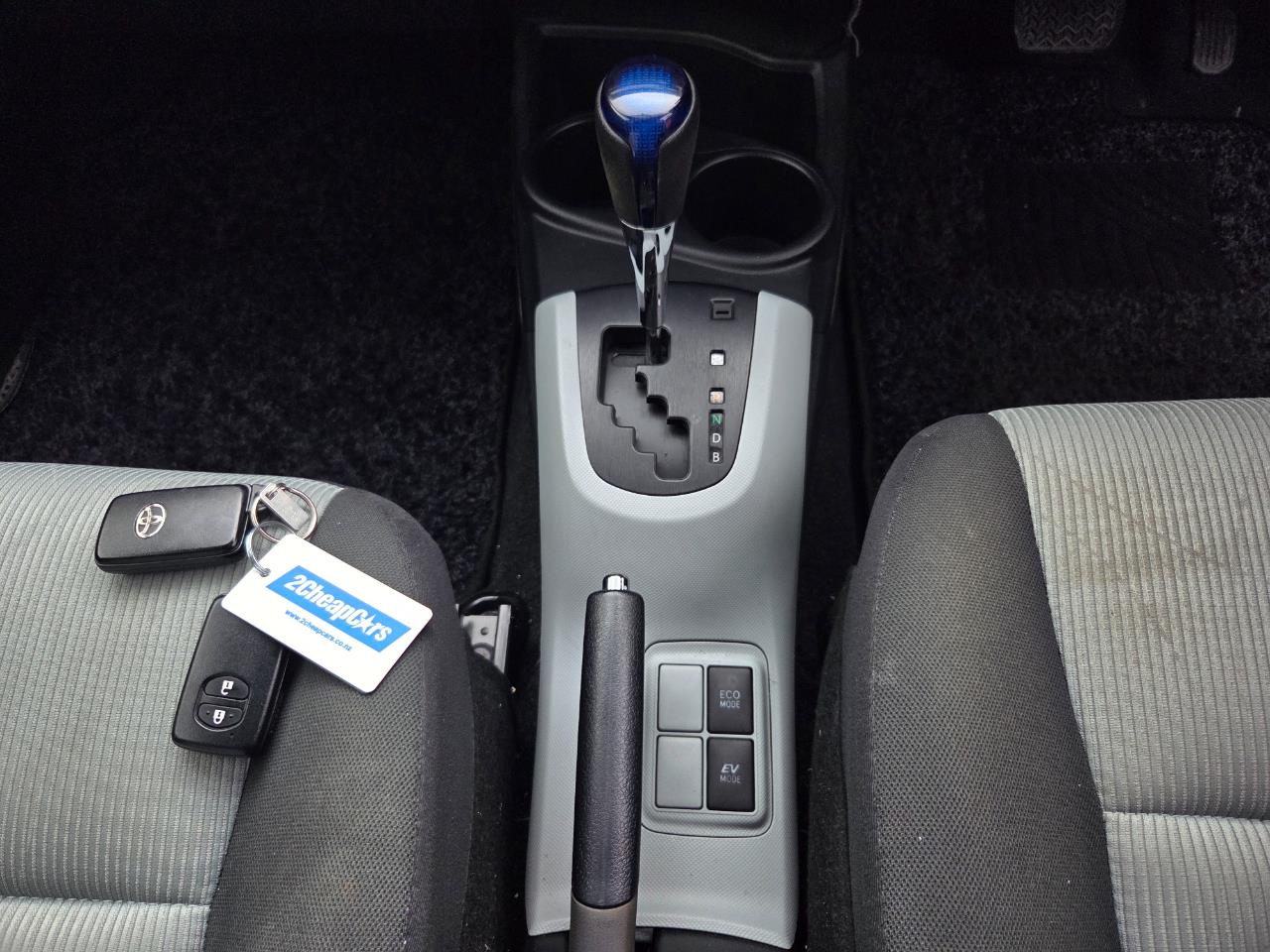 2014 Toyota Aqua S Hatchback PUSH BUTTON START + AUTO LIGHTS + REVERSING CAMERA