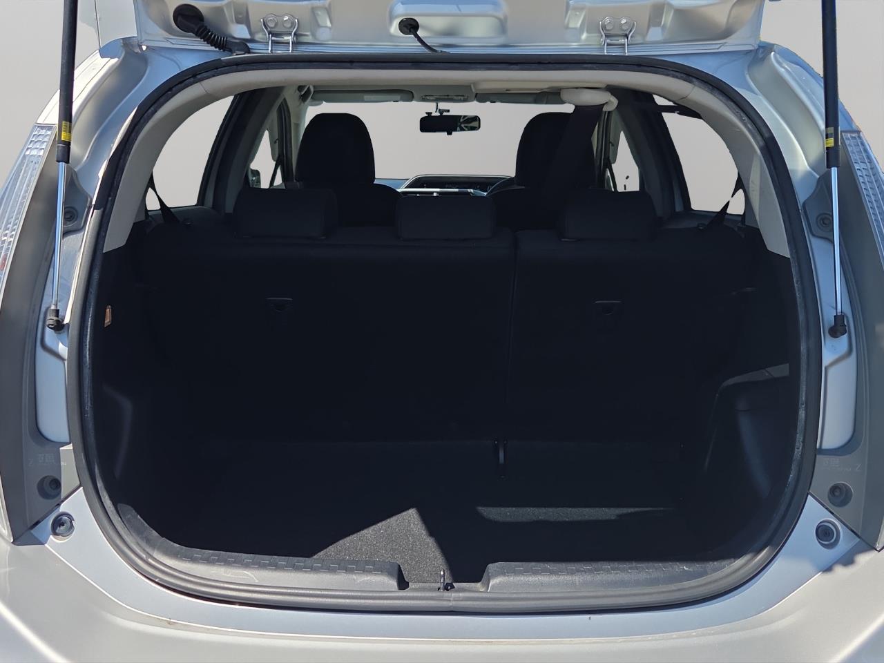 2014 Toyota Aqua S Hatchback PUSH BUTTON START + AUTO LIGHTS + REVERSING CAMERA