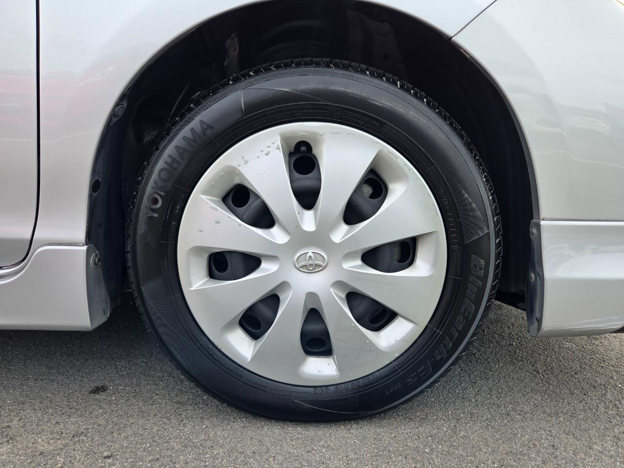 2014 Toyota Aqua S Hatchback PUSH BUTTON START + AUTO LIGHTS + REVERSING CAMERA