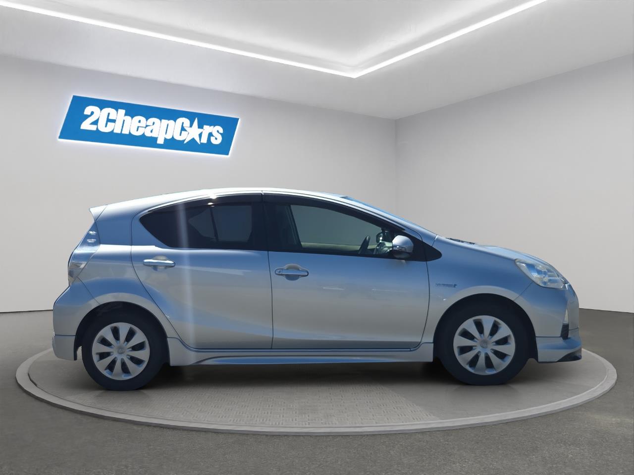 2014 Toyota Aqua S Hatchback PUSH BUTTON START + AUTO LIGHTS + REVERSING CAMERA