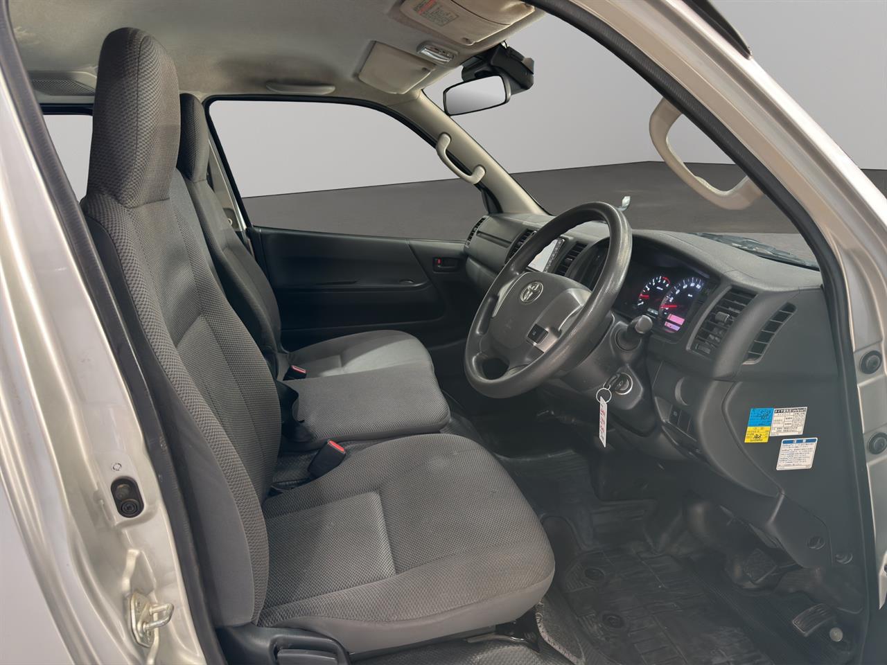 2019 Toyota Hiace 2.8 Diesel Auto Van 8 Seater .