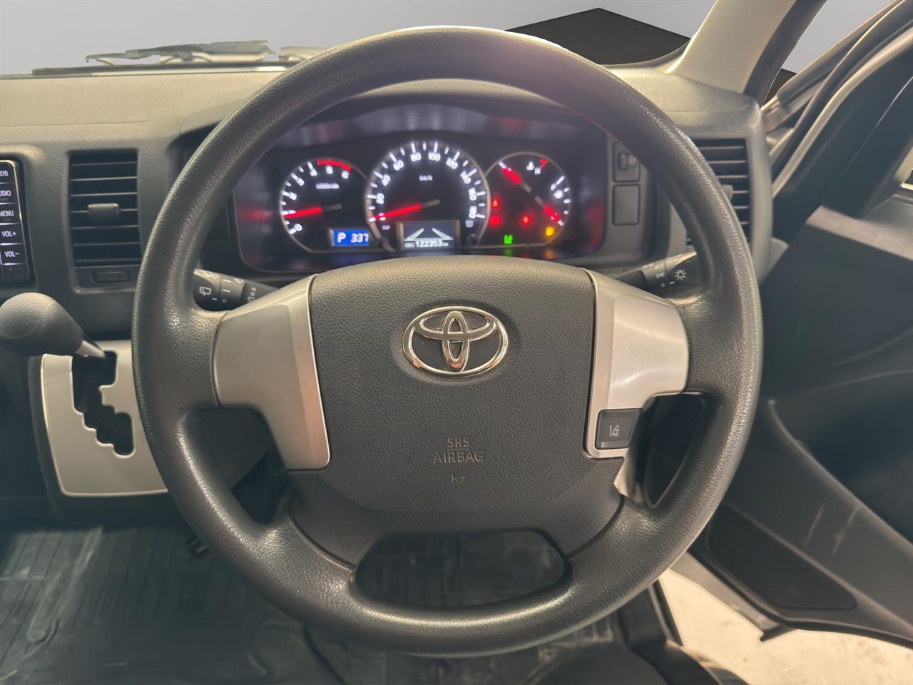 2019 Toyota Hiace 2.8 Diesel Auto Van 8 Seater .