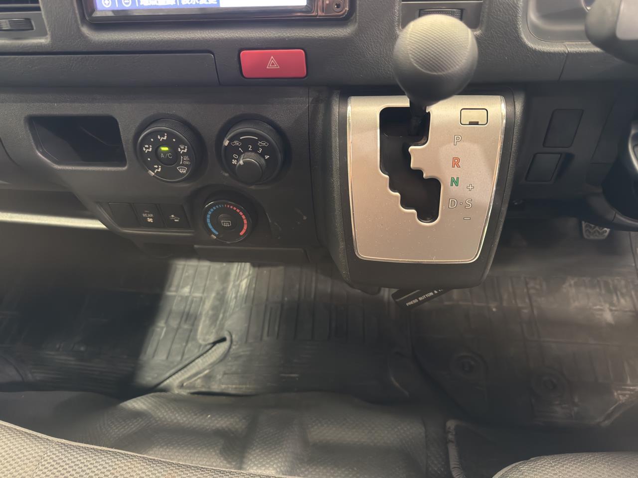 2019 Toyota Hiace 2.8 Diesel Auto Van 8 Seater .