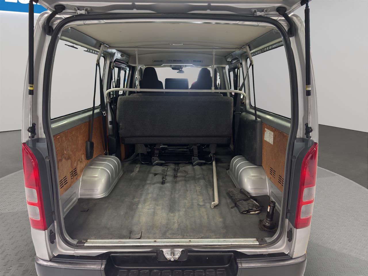 2019 Toyota Hiace 2.8 Diesel Auto Van 8 Seater .