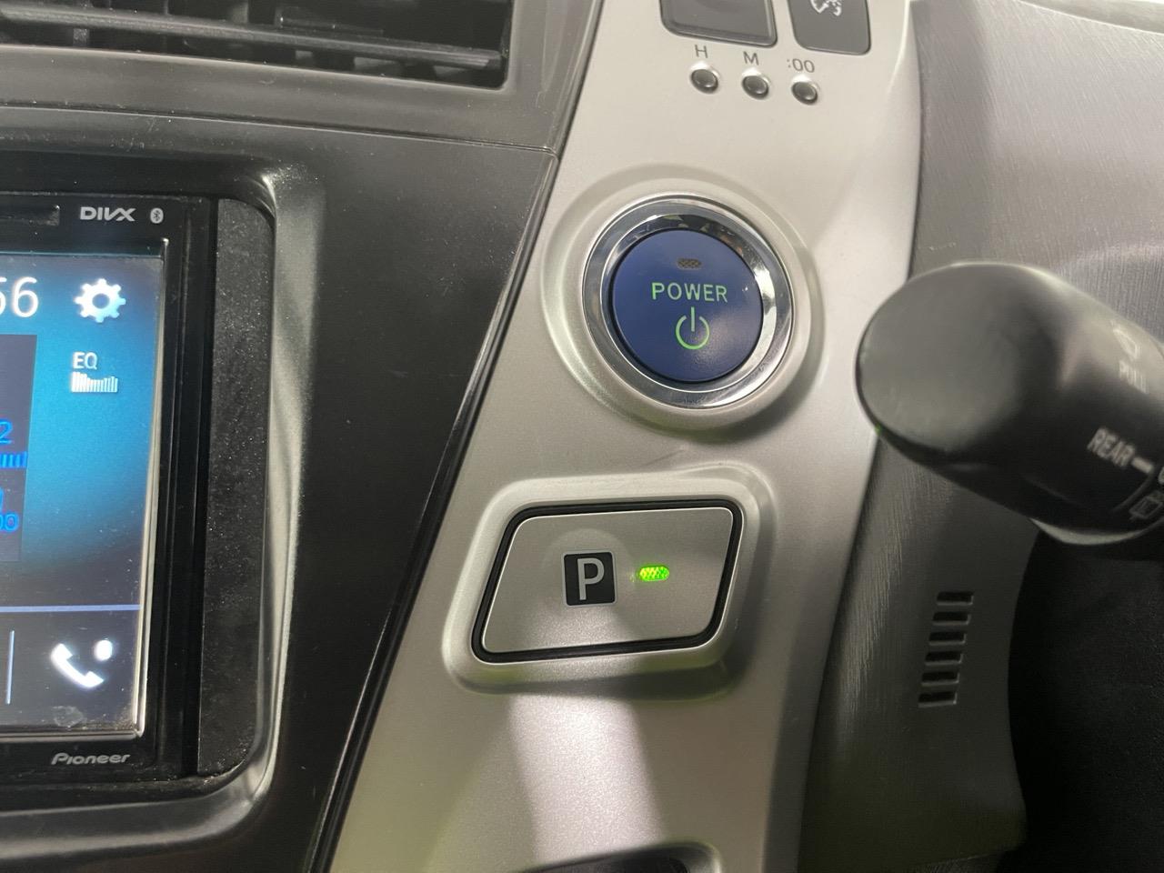 2013 Toyota Prius Alpha S Touring Selection Station Wagon REVERSING CAMERA + AUTO LIGHTS + PUSH START