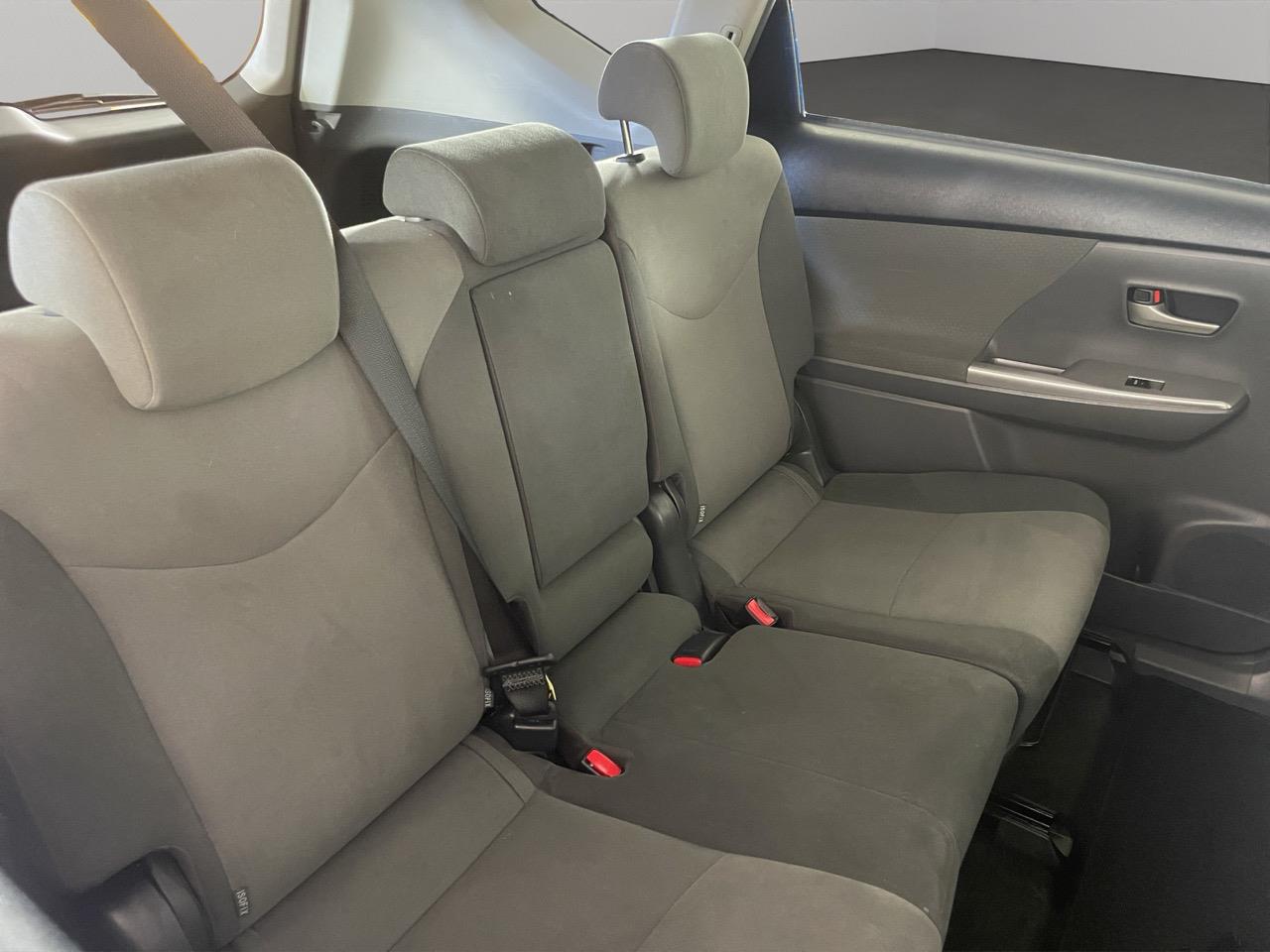 2013 Toyota Prius Alpha S Touring Selection Station Wagon REVERSING CAMERA + AUTO LIGHTS + PUSH START