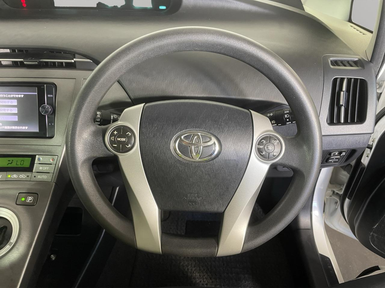 2013 Toyota Prius S Hatchback REVERSING CAMERA + AUTO LIGHTS + PUSH START