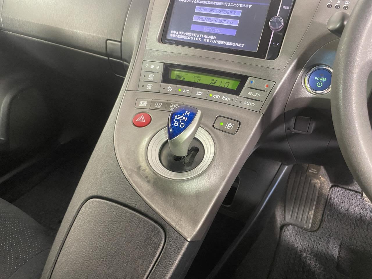 2013 Toyota Prius S Hatchback REVERSING CAMERA + AUTO LIGHTS + PUSH START